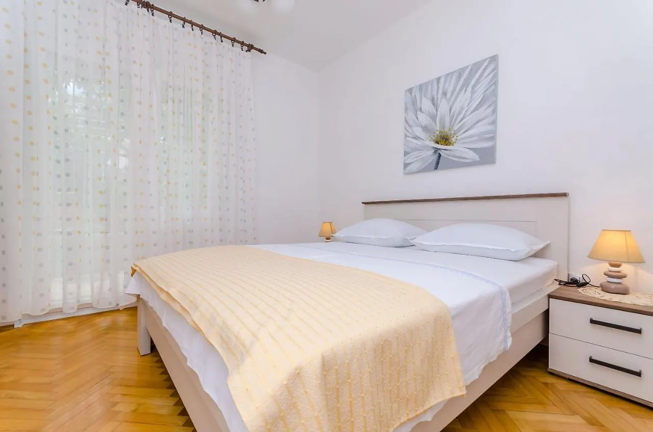 Apartments Toma Trogir 0*,